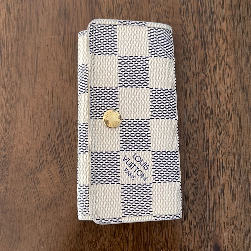 Louis Vuitton key cles